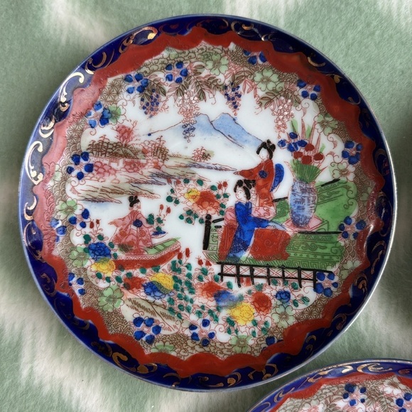 Vintage Japan Decorative Plates Set - Picture 4 of 8